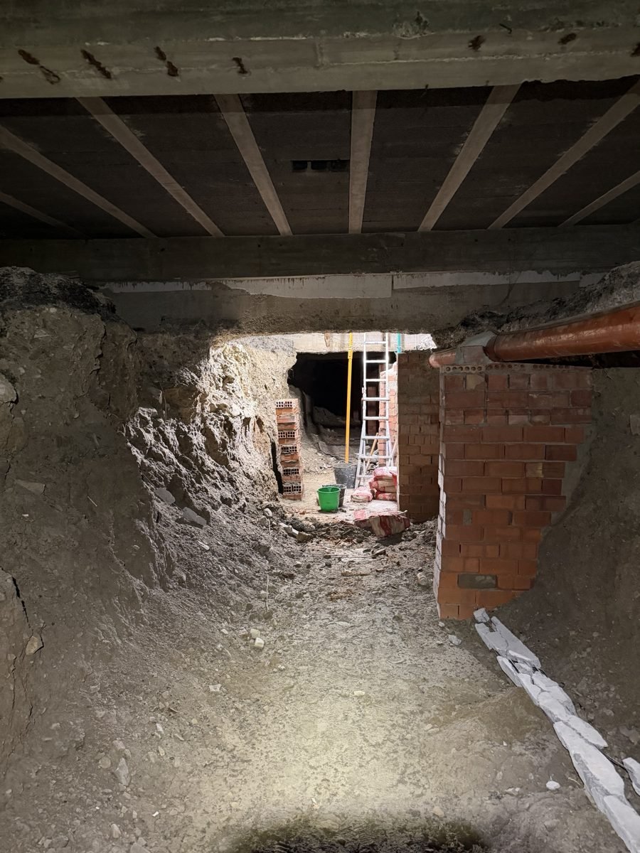 Excavación bajo el forjado existente